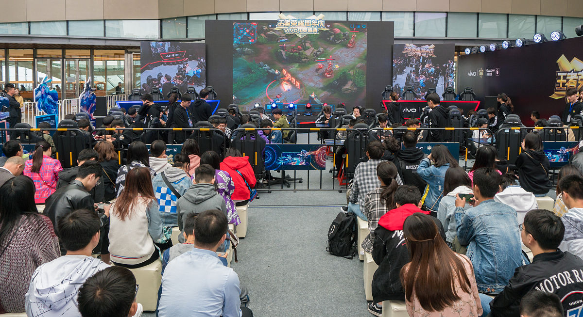 爱游戏中国-Scout回归赛场，战术调整首场状态亮眼，快船观众沸腾！