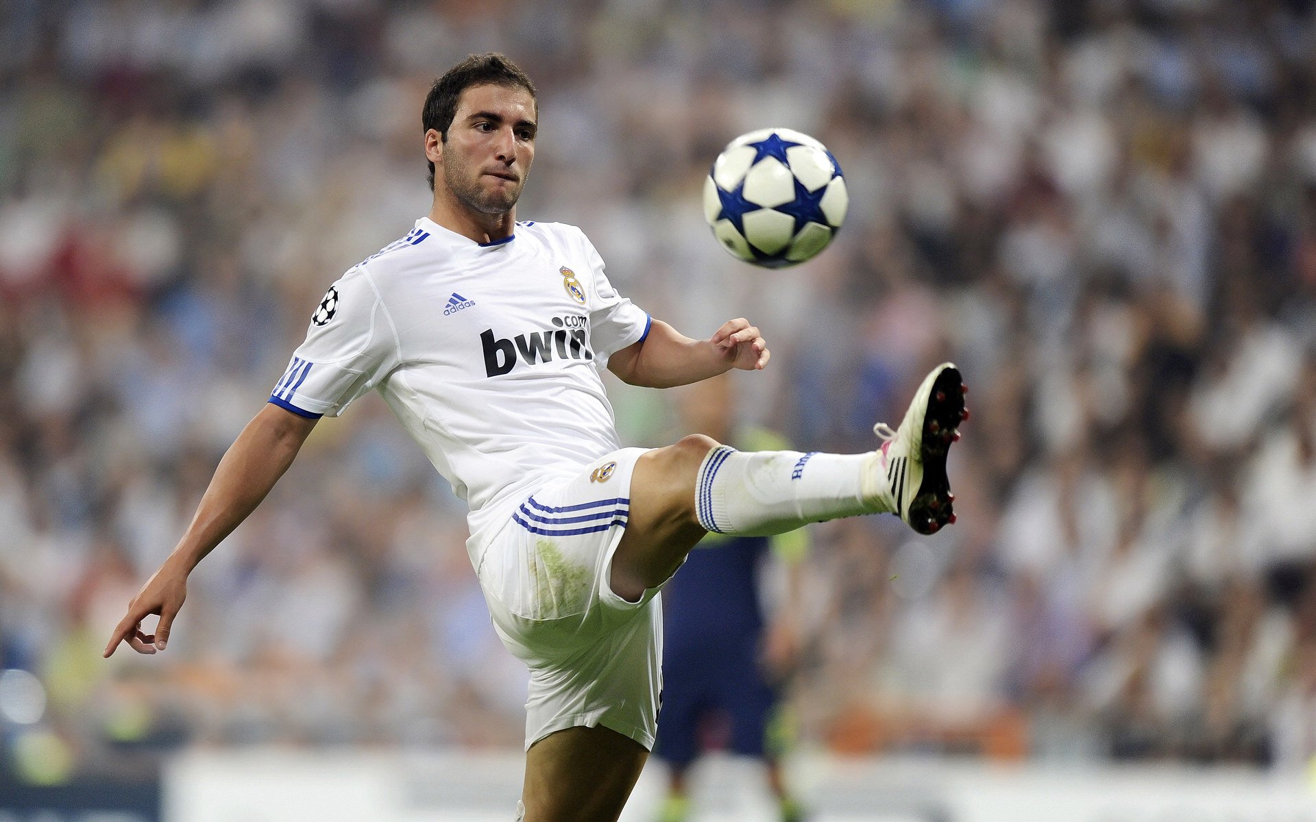 ayx-詹姆斯在阿森纳比赛中夺冠，爆冷引发热议！气势如虹延续